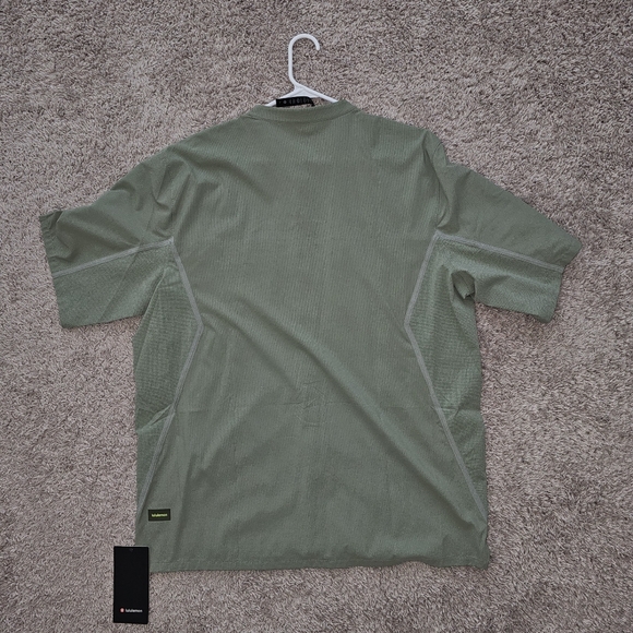 Lululemon Extra Large (XL) Green Men's Shirt - Picture 4 of 10